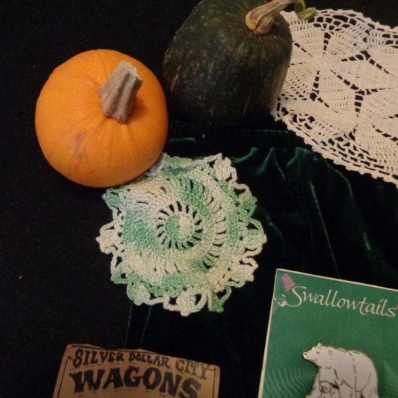 VINTAGE BUTTONS RETRO BEADS BUTTONS JEWELRY DOILYS ADDS BABY ITEM LOT - Picture 4 of 6